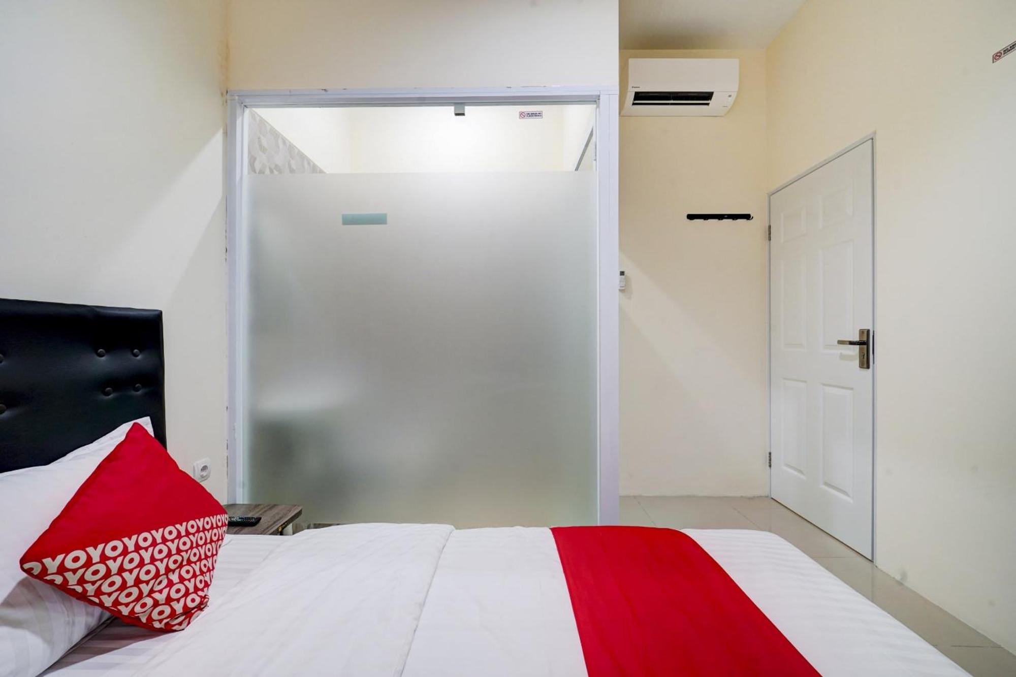 Super Oyo 90778 River Inn Malioboro Yogyakarta Exterior photo