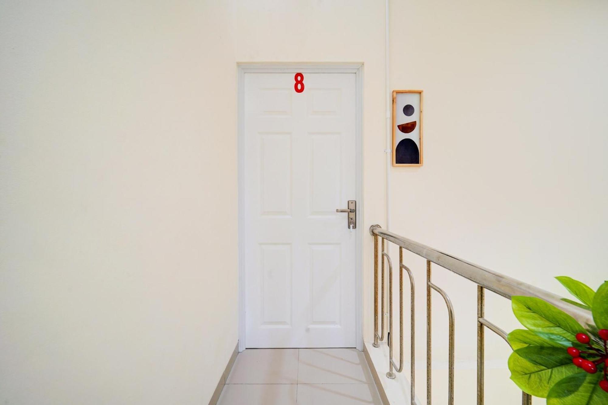 Super Oyo 90778 River Inn Malioboro Yogyakarta Exterior photo