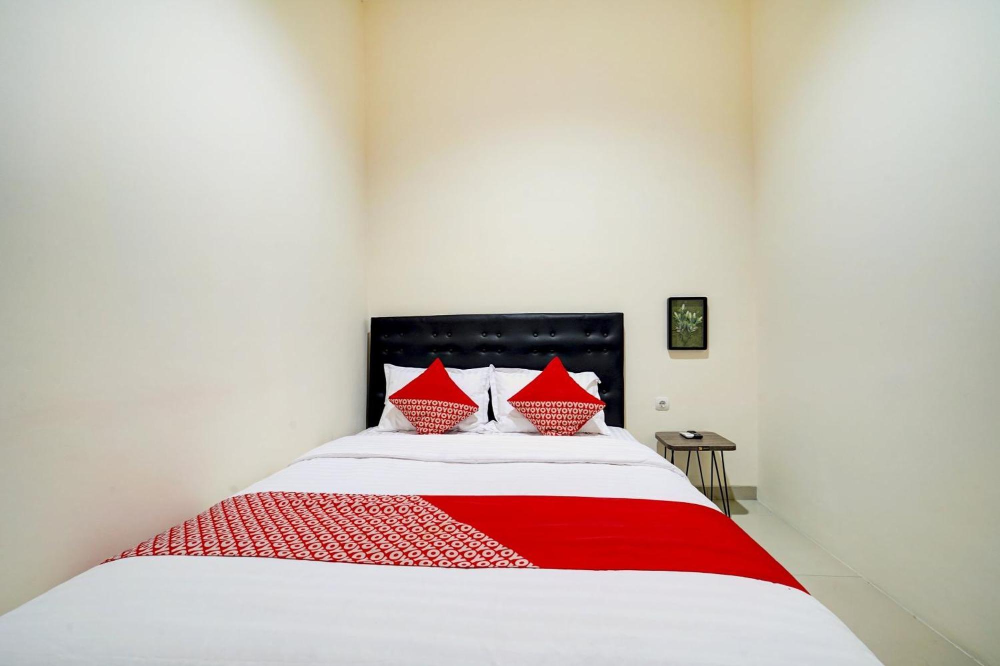 Super Oyo 90778 River Inn Malioboro Yogyakarta Exterior photo